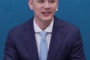 贺希宁采访哽咽：希望大家重新喜欢中国篮球！今天对我意义非常大