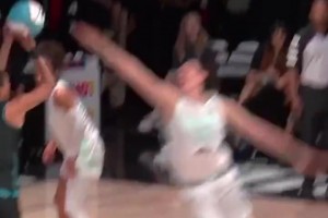 掘金主帅谈多特：那个恶犯我没看到，但约基奇对此做出了反应