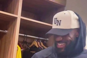 马刺签下普拉姆利，普拉姆利参加球队训练🏀