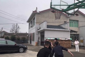 大范甘迪：勒布朗是历史最佳 他组织和带动队友比神更好！