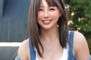 战胜公牛后湖人快乐的更衣室氛围🍾🎉