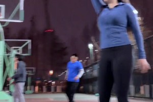白晶和前NBA球员莱蒙对飙！这就是大魔王！